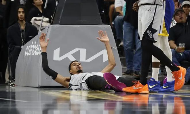 DPOY獎項又懸瞭？文班獲獎概率降至第2：因小腿拉傷至少休戰2-3周