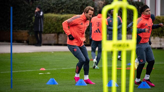 德天空：诺伊尔因肠胃感染缺席合练，乌尔比希可能替代他出场