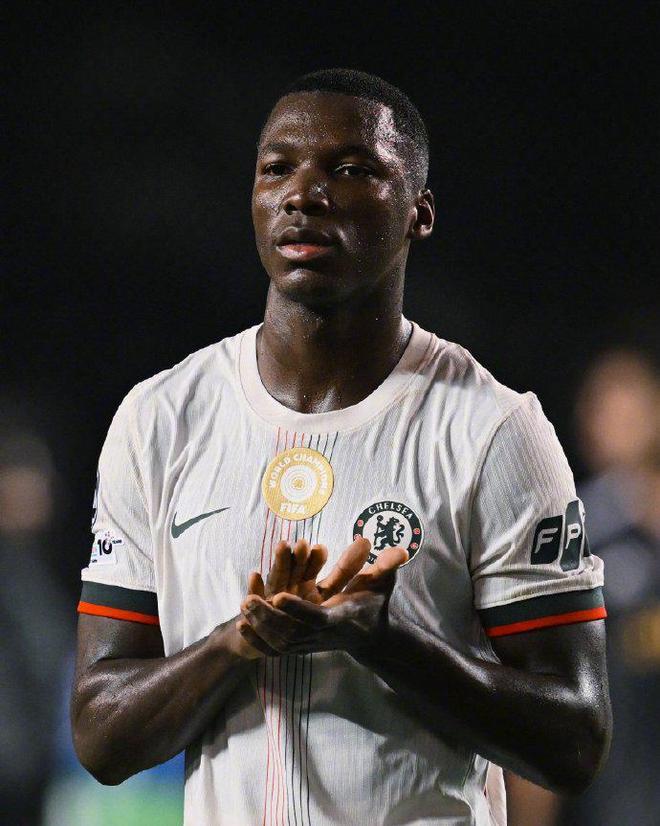 欧冠切尔西2比2卡拉巴赫，加纳乔替补救主，轮换双刃剑需解决