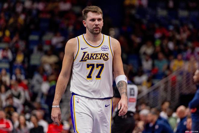 湖人消息：東契奇殺進mvp榜前三，小裡陷桃色緋聞，30+7前鋒加盟