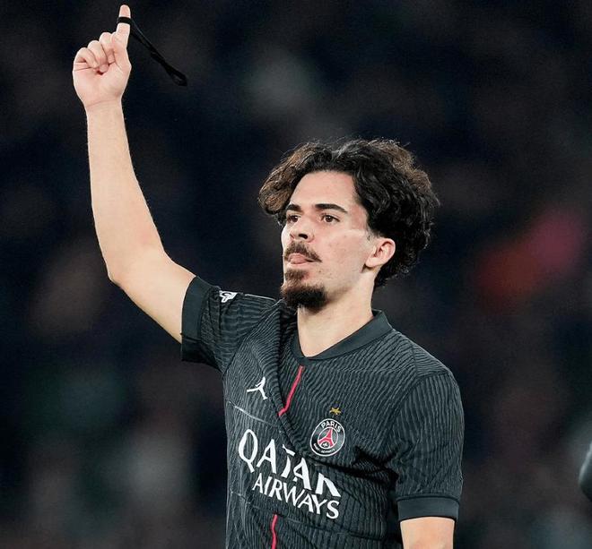 随着巴黎5-3，利物浦1-4，欧冠最新晋级形势出炉，2到10名差两分