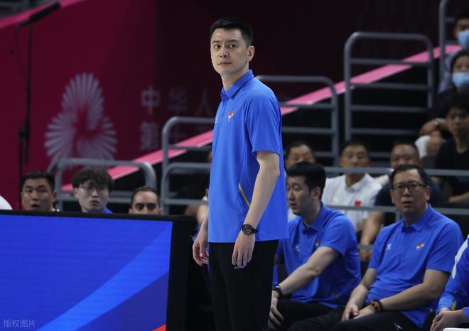 遼寧男籃走向衰敗瞭?新賽季沖冠徹底沒戲,楊鳴:先進季後賽吧!