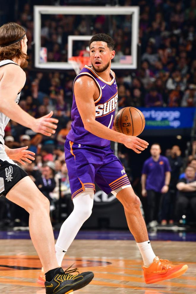 太陽逆轉雙殺無文班馬刺獲3連勝 佈克24+5+7福克斯26分