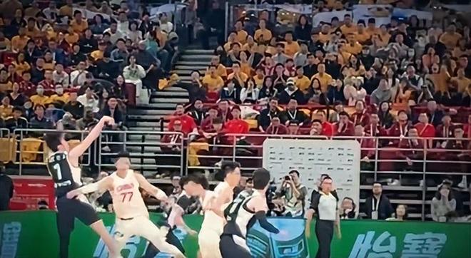 中國男籃首戰不敵韓國!被14個三分擊潰!進攻防守全面混亂!