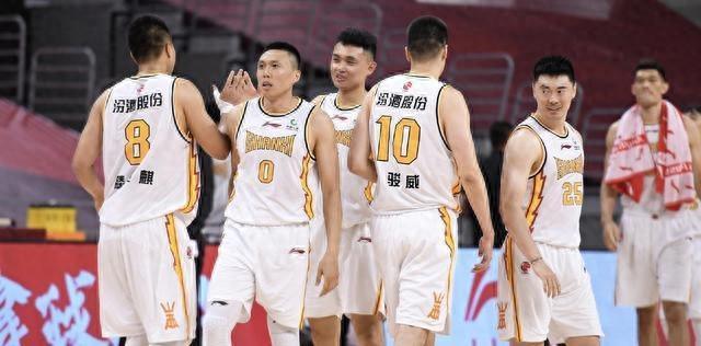 CBA大黑馬9天閃電解約國手大外，新援火速補位，沖擊前八仍然很懸