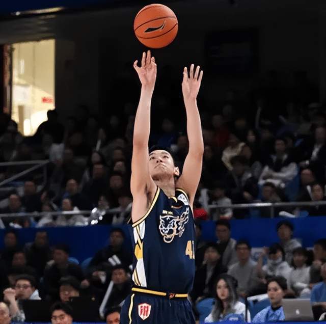 廣東101-75江蘇2喜1憂！薩姆納王洪澤打成核心，2將純廢該棄用！