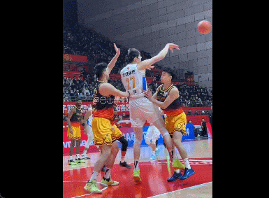 炸裂！40+14+11！北京隊三巨頭正式合體