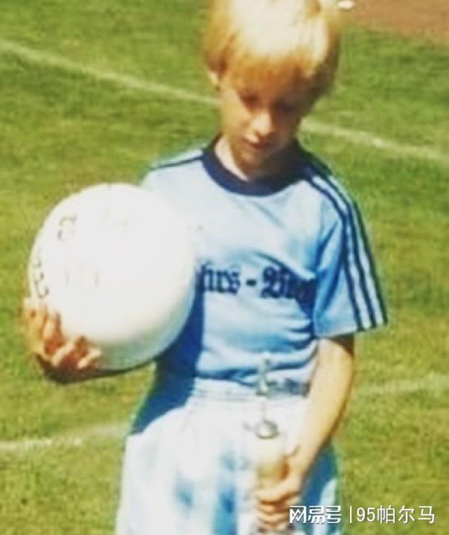 生不逢时的非典型中锋，15岁长太快差点退役，26岁世界杯走过场