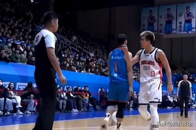 時隔325天復出！郭艾倫新賽季首秀16分5助攻 不滿吹罰一度怒指裁判