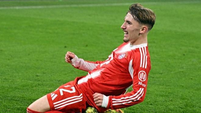 17岁拜仁神童创欧冠纪录，闪耀安联球场