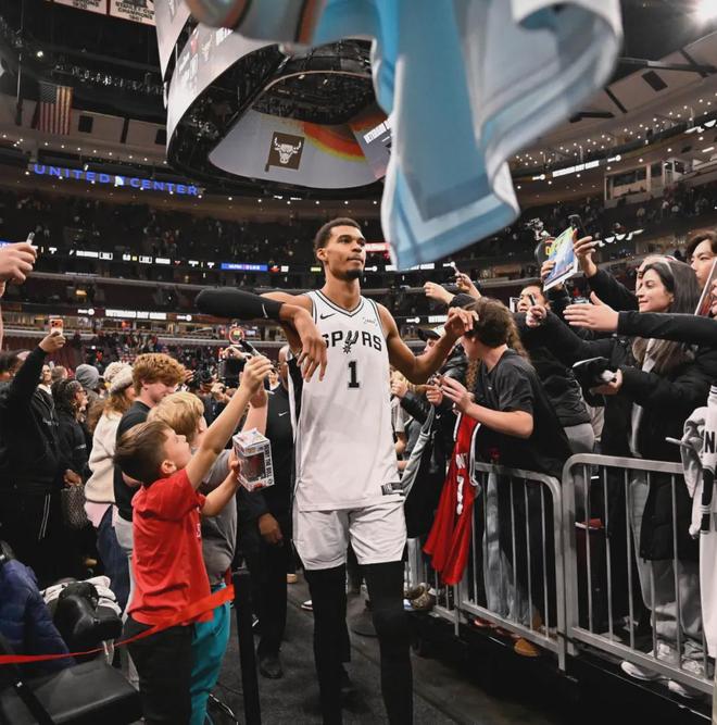 戰勝完全體雷霆，馬刺“瘋狂動物城”隻是半成品